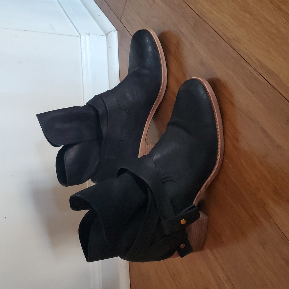 UGG Elora Black Ankle Boots Size 9 - Picture 2 of 13